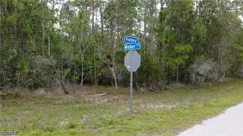 188 Victory Ct, Lehigh Acres, FL 33972