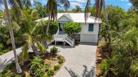 1062 S Yachtsman Dr, Sanibel, FL 33957