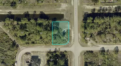 907 Sterling St E, Lehigh Acres, FL 33974