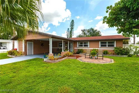 401 NE 14th Pl, Cape Coral, FL 33909