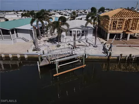 2930 Binnacle Ln, Saint James City, FL 33956