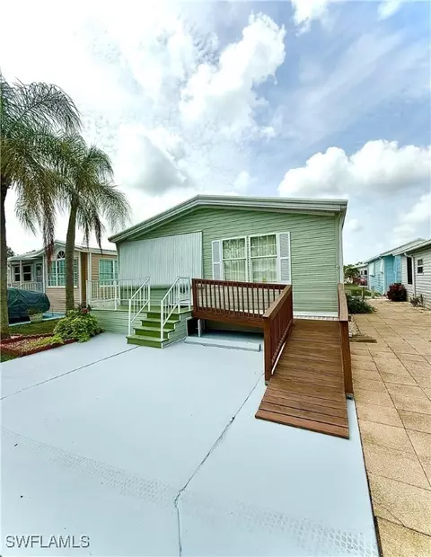 120 Caravan Cir, North Fort Myers, FL 33903