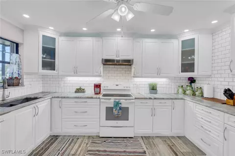 188 Lake Point Ln #7B, Naples, FL 34112
