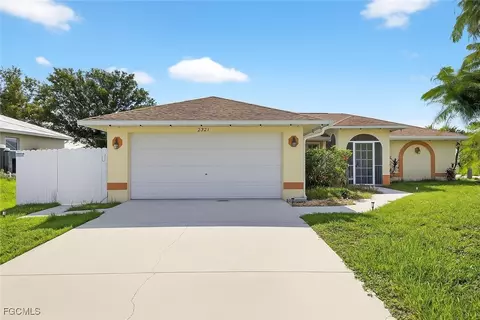 2521 NE 1st Pl, Cape Coral, FL 33909