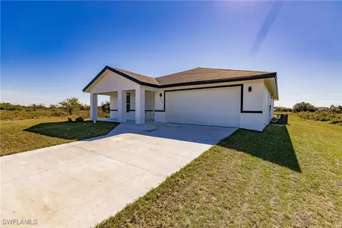 215 Nautilus Ave, Labelle, FL 33935 photo 2