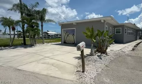 3827 Coconut Dr, Saint James City, FL 33956
