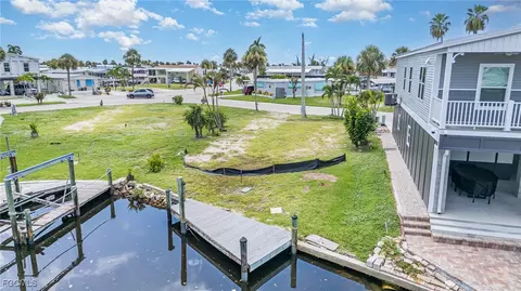 11280 Dogwood Ln, Fort Myers Beach, FL 33931