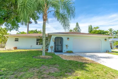 9804 Tonya Ct, Bonita Springs, FL 34135