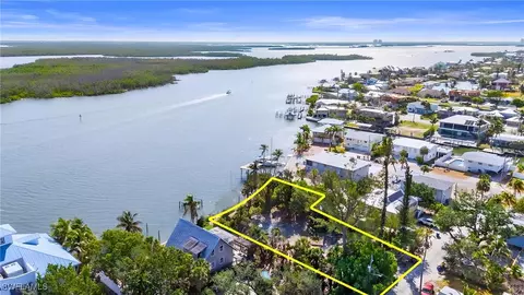 4851 Dolphin Ln, Fort Myers Beach, FL 33931