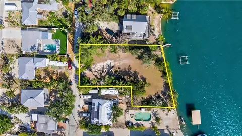 4851 Dolphin Ln, Fort Myers Beach, FL 33931