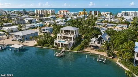 4851 Dolphin Ln, Fort Myers Beach, FL 33931