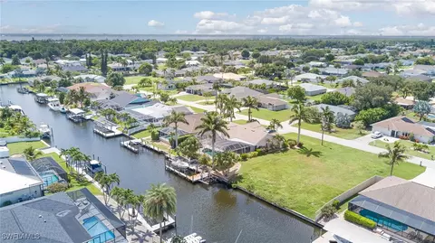 2127 SE 10th Ln, Cape Coral, FL 33990