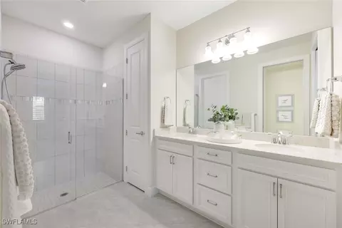 Bath - 10763 Manatee Key Ln, Estero, FL 33928 photo 2 of 3