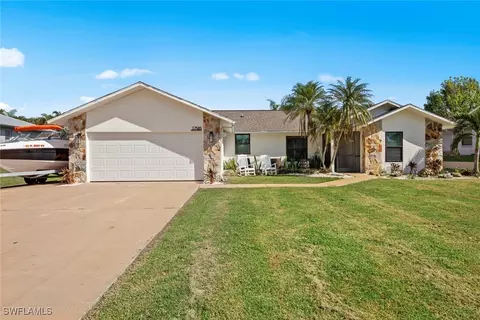 17585 Taylor Dr, Fort Myers, FL 33908