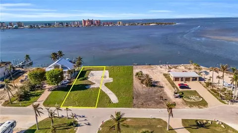 926 San Carlos Dr, Fort Myers Beach, FL 33931