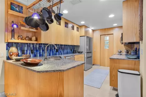 5677 Cove Cir, Naples, FL 34119