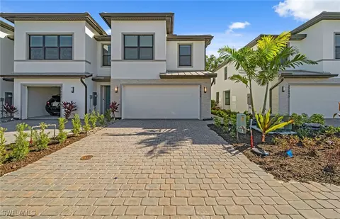 27889 Radiant Ct, Bonita Springs, FL 34135