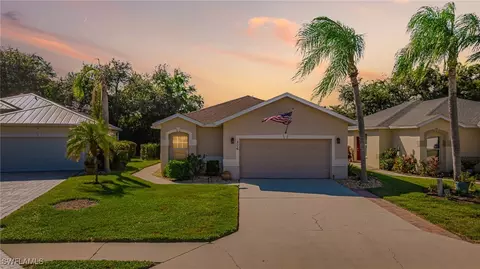 306 Stanhope Cir, Naples, FL 34104