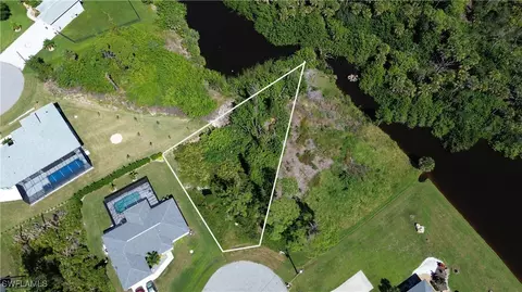 132 Glades Dr, Rotonda West, FL 33947