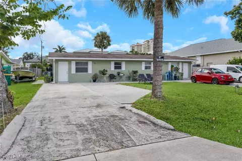 530 92nd Ave N, Naples, FL 34108