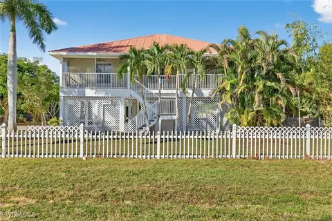 6648 Rockaway Dr, Bokeelia, FL 33922