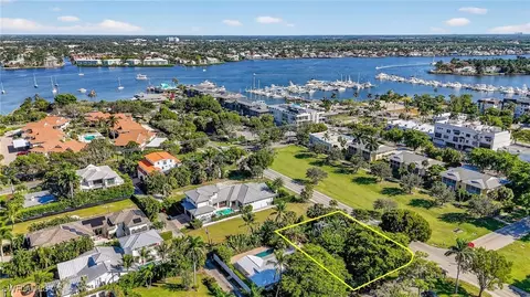 709 Broad Ave S, Naples, FL 34102