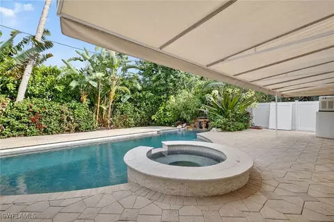 1135 7th St S, Naples, FL 34102