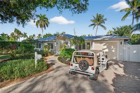 1135 7th St S, Naples, FL 34102 photo 3