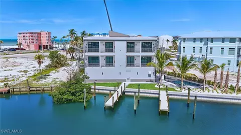 855 Lagoon St #2, Fort Myers Beach, FL 33931