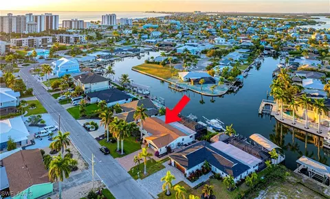 25 Fairview Blvd, Fort Myers Beach, FL 33931