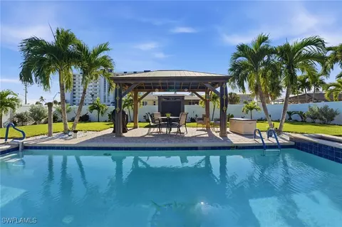 7850 Buccaneer Dr, Fort Myers Beach, FL 33931