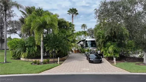 4662 Southern Breeze Dr, Naples, FL 34114