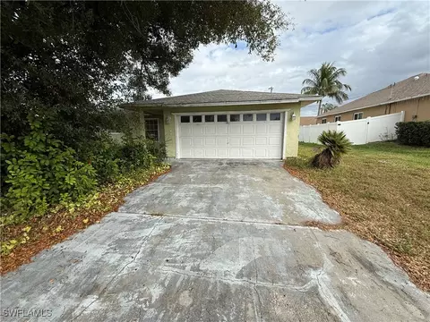 633 SW 10th Pl, Cape Coral, FL 33991