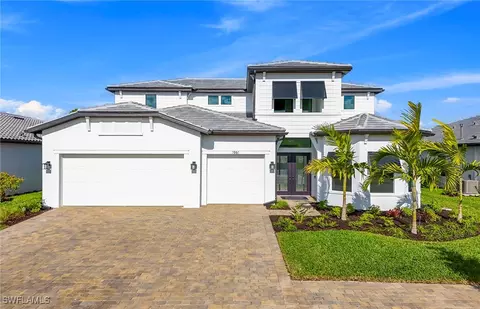 1961 Don Benito Way, Naples, FL 34120