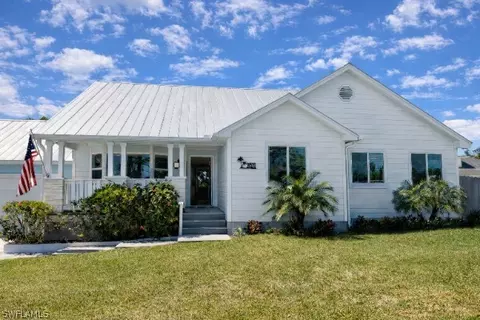 Exterior - 20520 Pine Tree Ln, Estero, FL 33928 photo 2 of 9