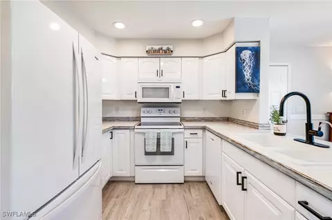 Kitchen - 20520 Pine Tree Ln, Estero, FL 33928 photo 4 of 4