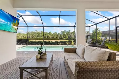 10494 Ventana Ln, Naples, FL 34120