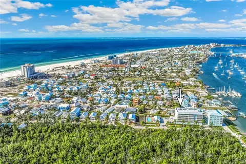 345 Mango St #405, Fort Myers Beach, FL 33931