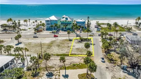 96 Hercules Dr, Fort Myers Beach, FL 33931