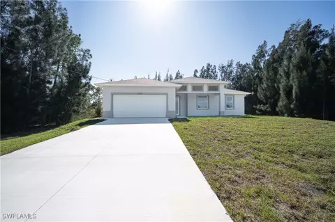 2502 E 14th St, Lehigh Acres, FL 33972