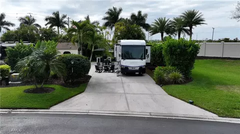 4628 Southern Breeze Dr, Naples, FL 34114