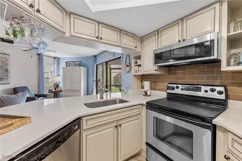 9623 Eaton Gardens Ln #105, Fort Myers, FL 33919