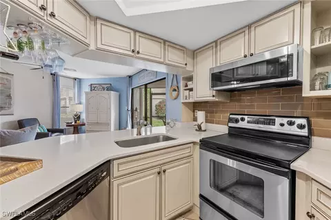 9623 Eaton Gardens Ln #105, Fort Myers, FL 33919