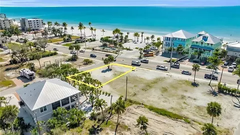 111 Coconut Dr, Fort Myers Beach, FL 33931