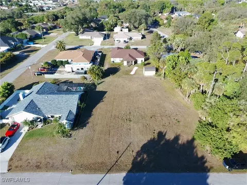33 Eustis Ave, Lehigh Acres, FL 33936