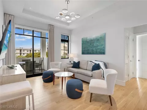 101 8th St S #201, Naples, FL 34102