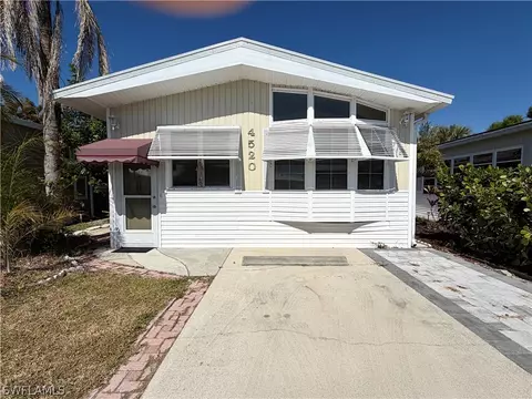 4520 Washington Way E, Estero, FL 33928