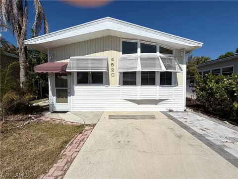 4520 Washington Way E, Estero, FL 33928