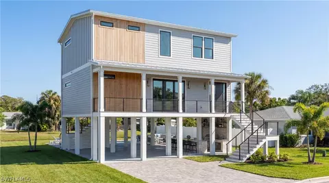 140 Jefferson St, Fort Myers Beach, FL 33931