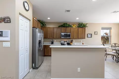 Kitchen - 1893 Par Dr, Naples, FL 34120 photo 2 of 3